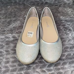 Girls size 1 silver sparkle dress shoes